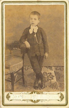 1° novembre 1896 – Giuseppe Volpini nel giorno della sua prima comunione.