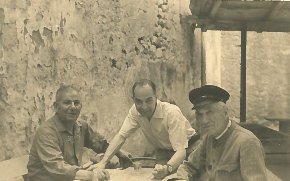 Anno 1953 – Giuseppe Volpini in compagnia dell’Ing. Cesare De Cesaris (alla sua destra) ed altro amico.