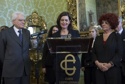 Il neo eletto Presidente della Repubblica, Sergio Mattarella, con la Presidente della Camera, Laura Boldrini, e la Presidente Vicaria del Senato, Valeria Fedeli
