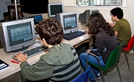 laboratorio-scuola-studenti-computer