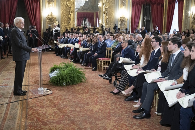 Il Presidente Sergio Mattarella in occasione della cerimonia di consegna gli Attestati dOnore ai nuovi Alfieri della Repubblica